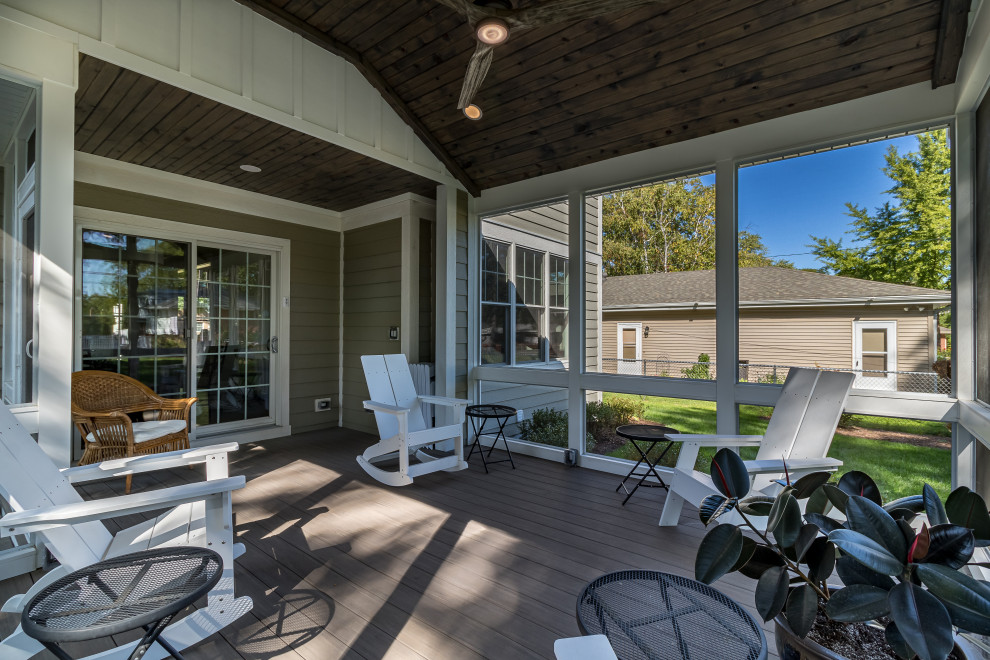 Spacious Screened Porch