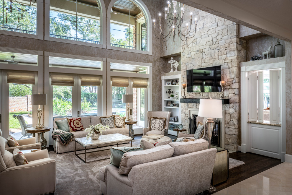Transitional home design photo in Houston