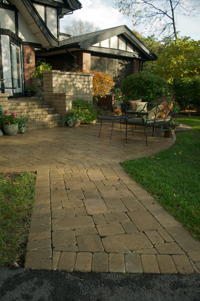 Example of a classic patio design in Chicago