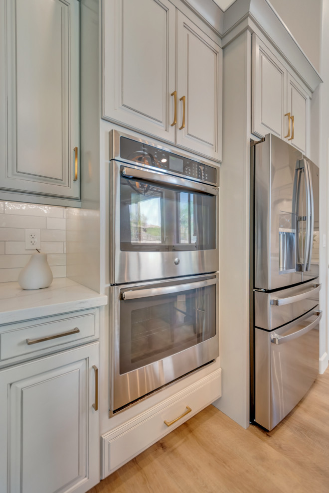 Transitional kitchen photo in Phoenix