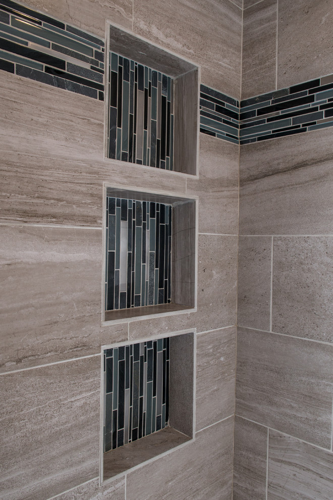 Mid-sized minimalist master corner shower photo in Nashville