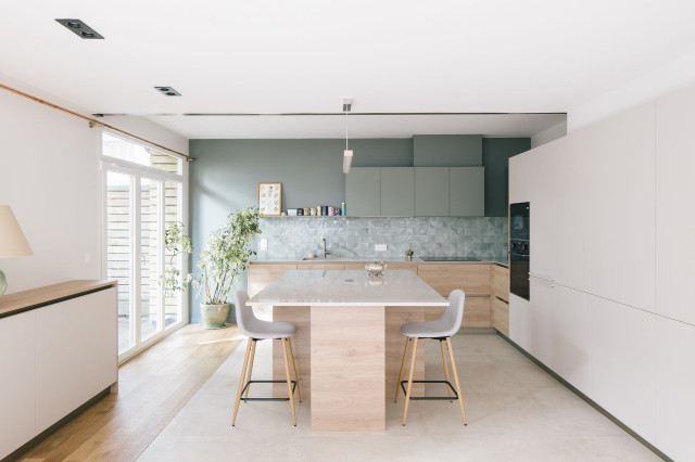 Joffrin - R&eacute;habilitation d'une Maison Individuelle - 195m&sup2; modern-kueche