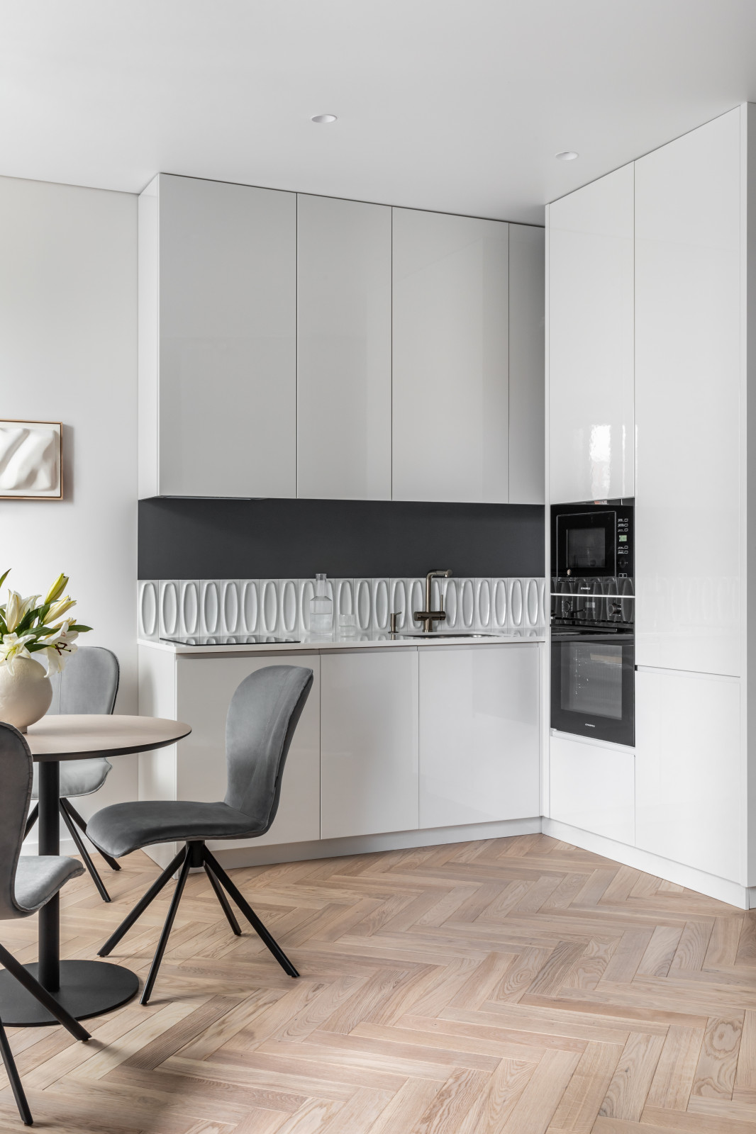 Интерьер для себя: однокомнатная квартира со спальней и мини-гостиной