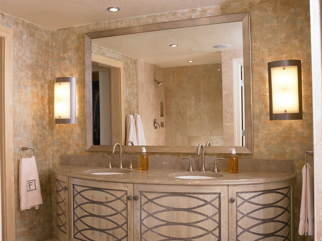 Oceanfront Condo modern-badezimmer