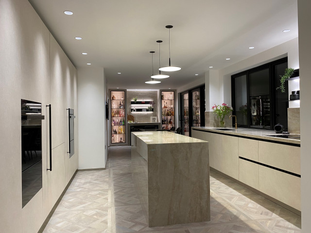 Neutral tones contemporary-kitchen