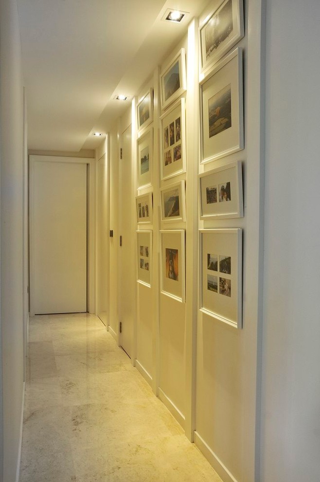 Design ideas for a modern hallway in Singapore.