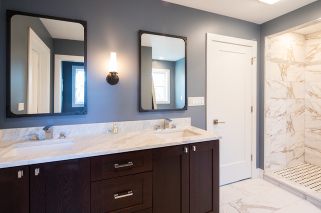 Transitional Home Remodel klassisch-modern-badezimmer