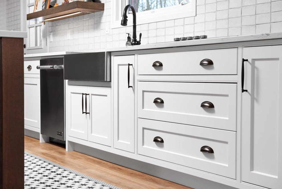 Inspiration for a transitional home design remodel in Toronto