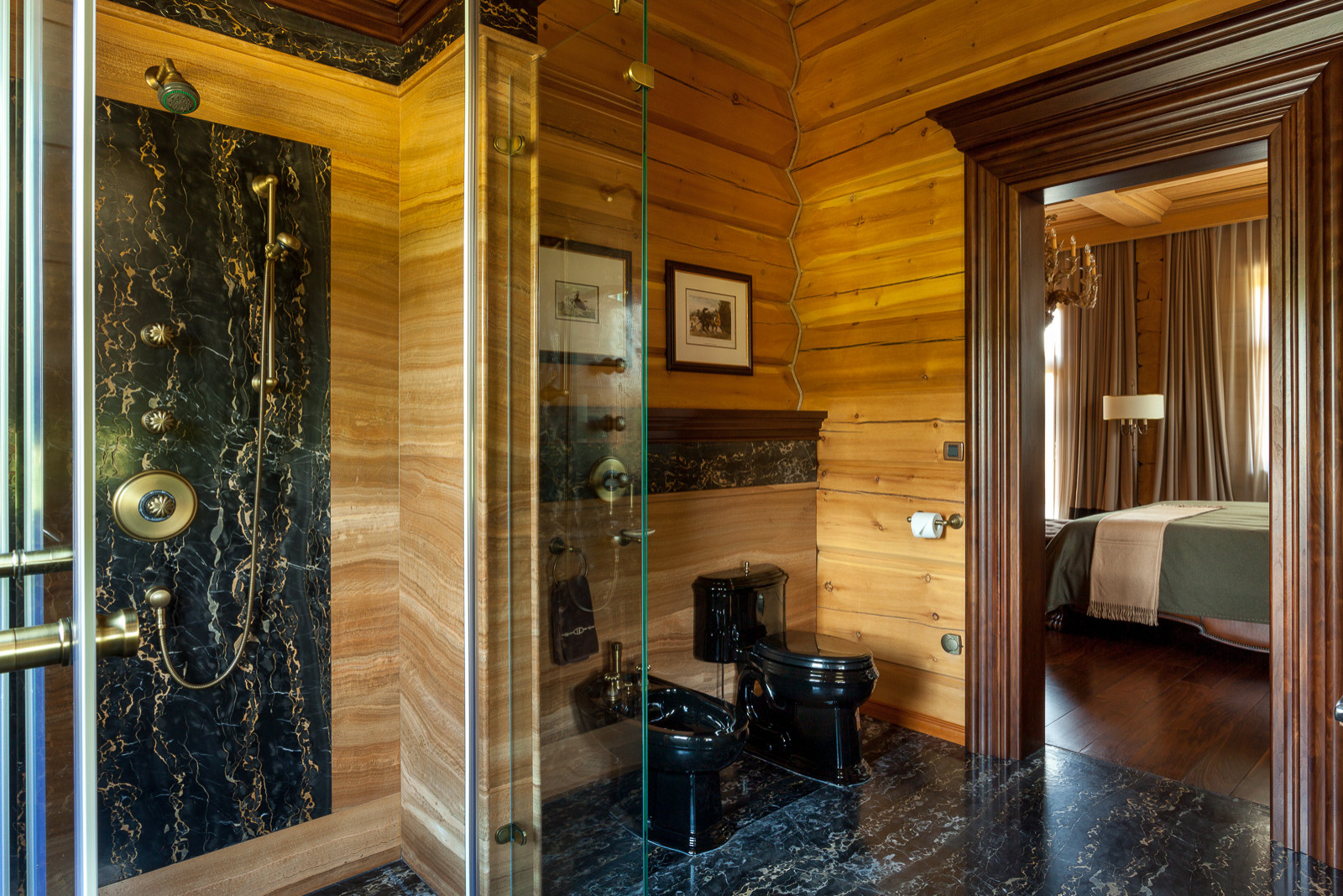 Деревянный дом в классическом стиле