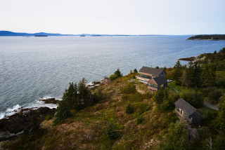 Houzz Tour: Camp-Like Family Compound Off the Maine Coast (19 photos)