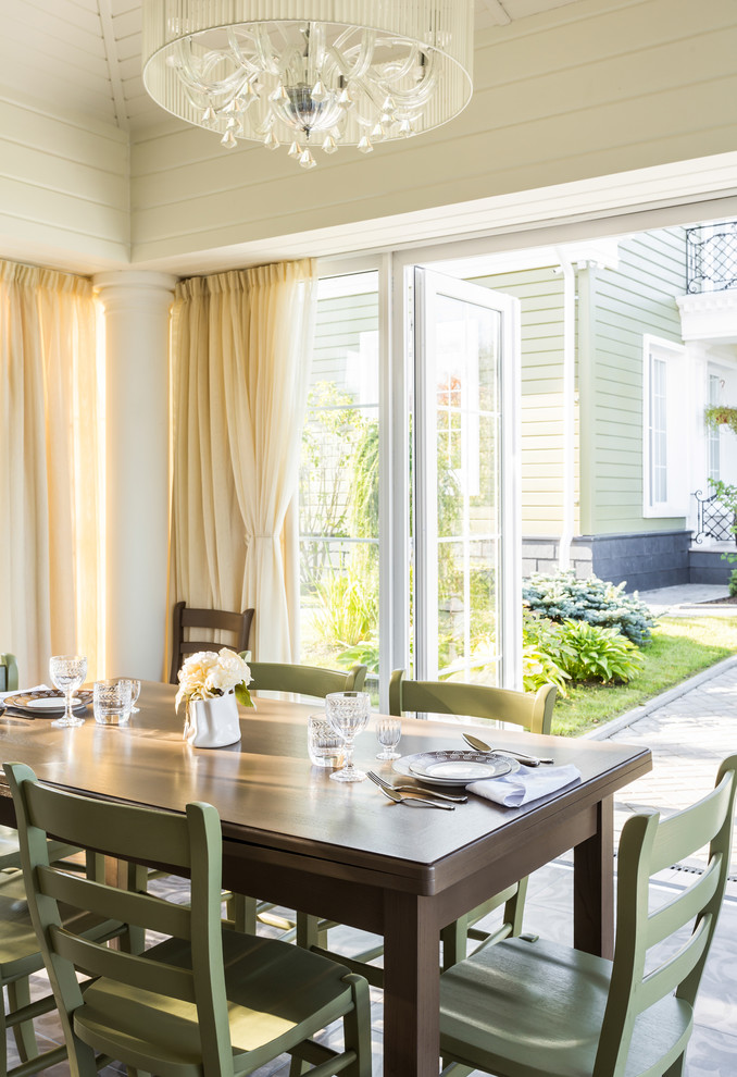 Беседка у моря