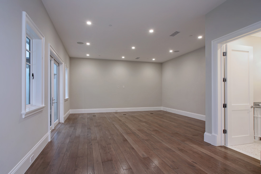Transitional home design photo in Orange County