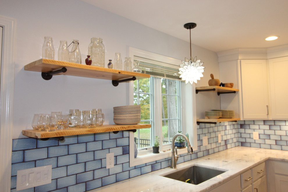 Backsplash in Blue
