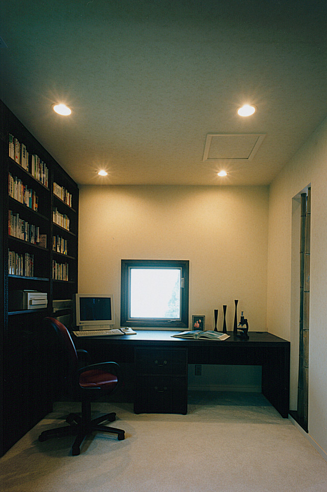 他の地域にあるアジアンスタイルのおしゃれなホームオフィス・書斎の写真