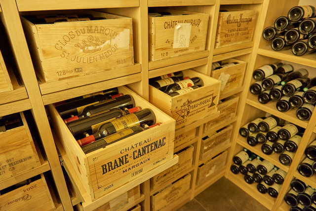 Agencement de cave contemporaneo-bodega