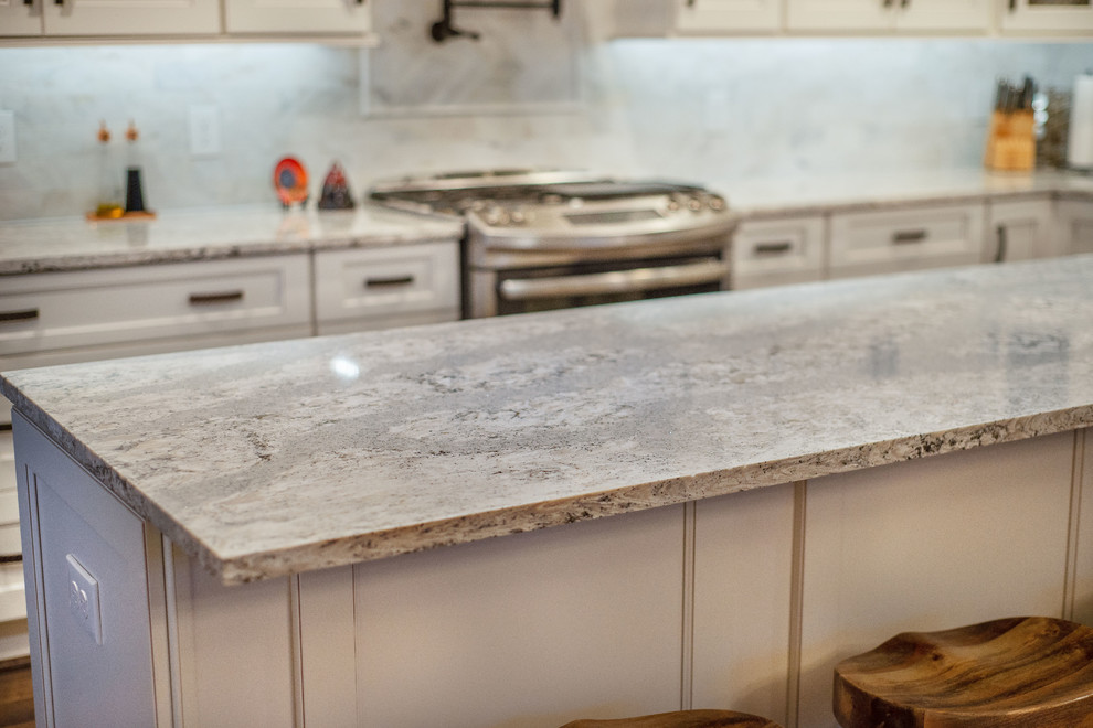 Example of a transitional kitchen design in DC Metro