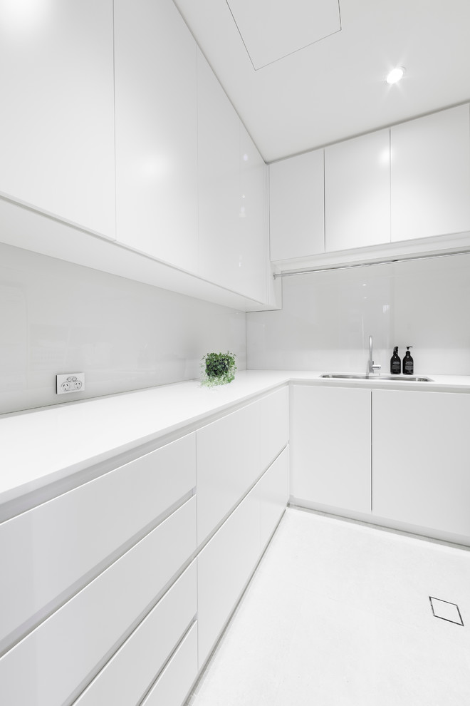 Photo of a contemporary laundry room in Canberra - Queanbeyan.