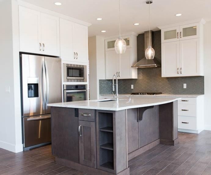 Kitchen - transitional kitchen idea in Calgary