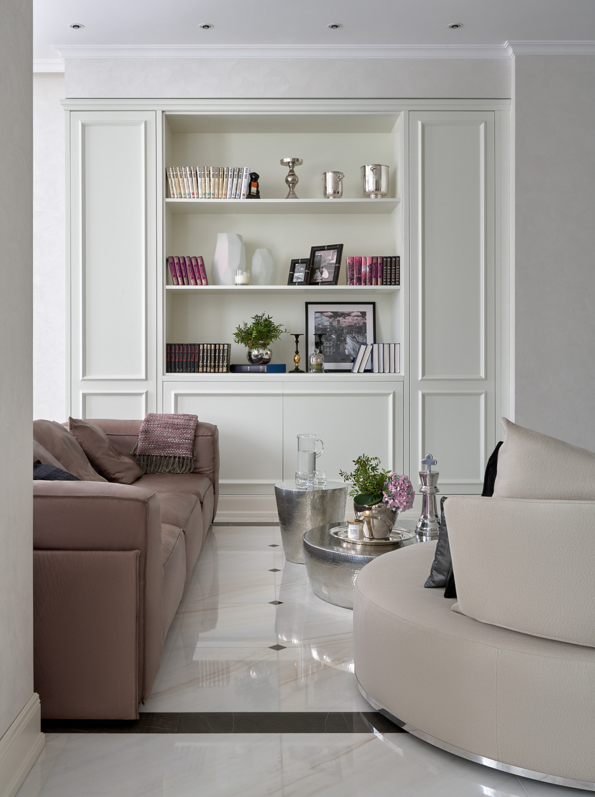 Большой загородный дом