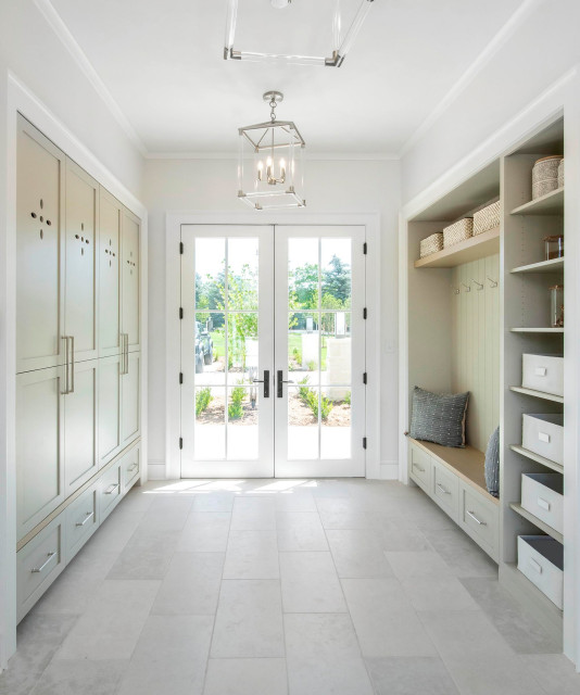 Custom Mudroom klassisch-modern-eingang