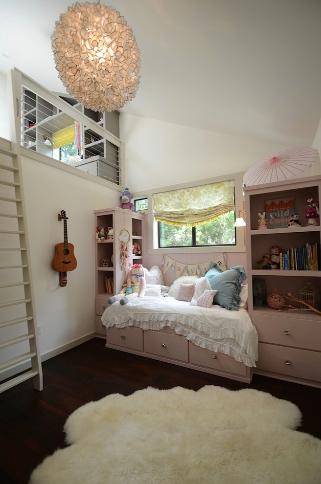 Inspiration for a transitional kids' room in Austin.