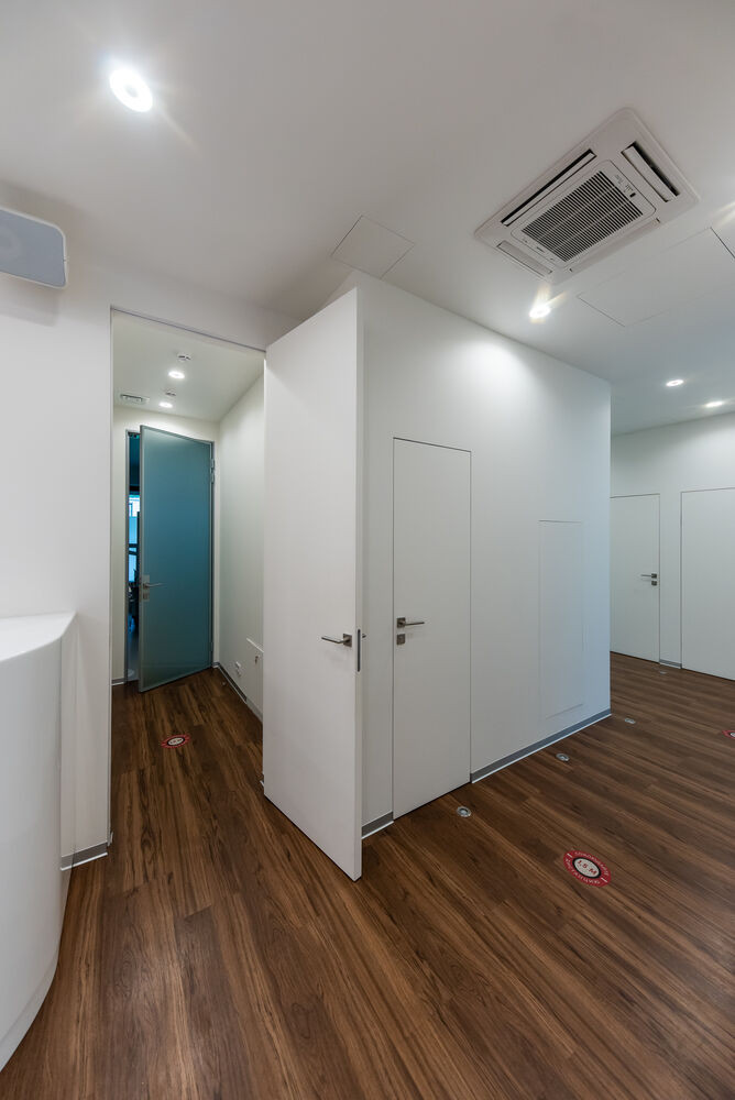 Nayada установила перегородки и двери в Upgrade Dental Clinic