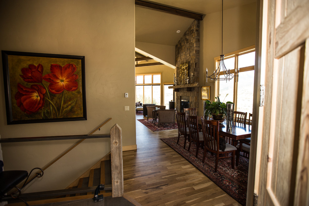 Example of a mountain style entryway design in Denver