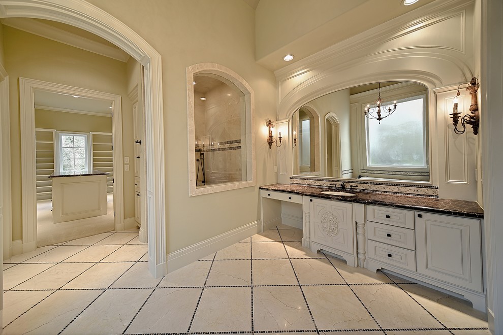 This is an example of a traditional master bathroom in Houston.