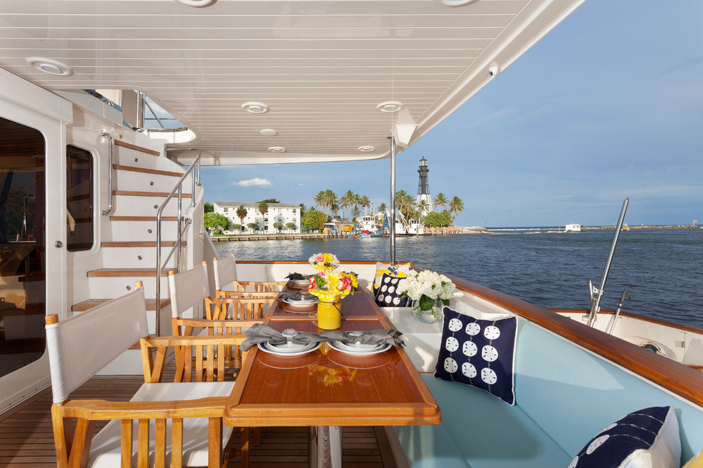 Inspiration for a transitional dining room remodel in Miami
