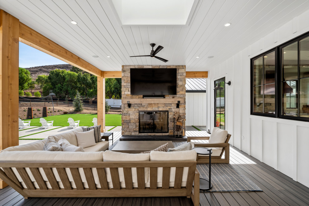 Modern Farmhouse Farmhouse Deck Los Angeles by JRP Design