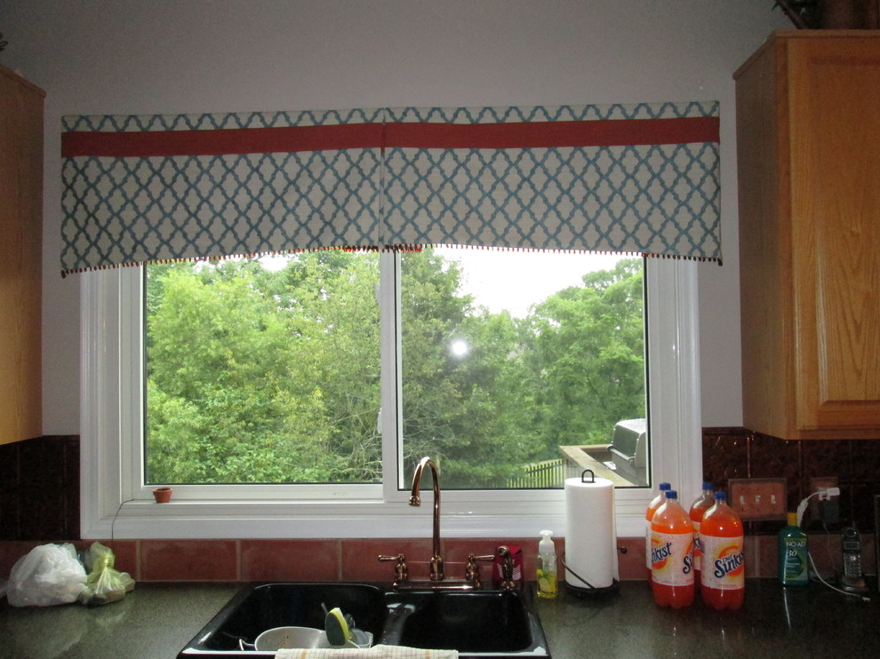 Transitional kitchen photo in Cincinnati
