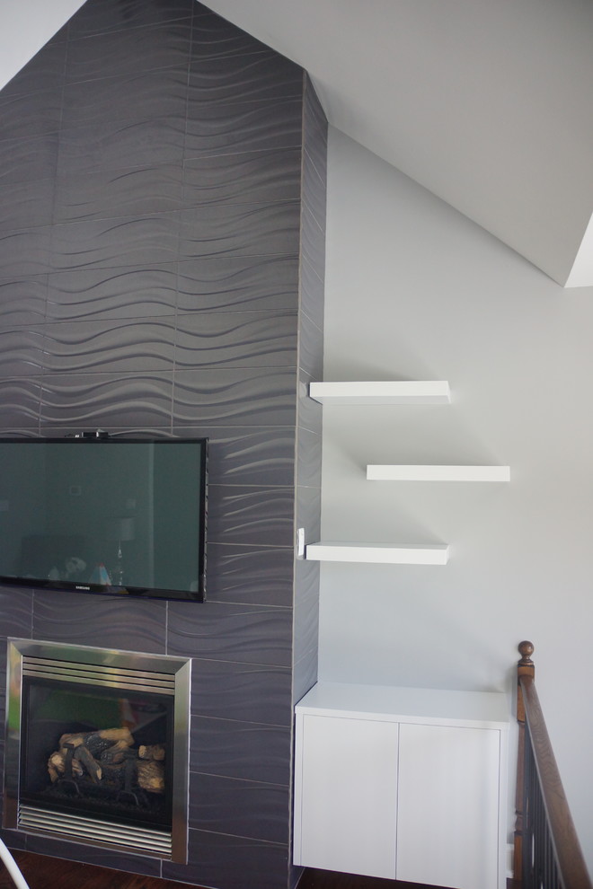 Inspiration for a modern home design remodel in Ottawa