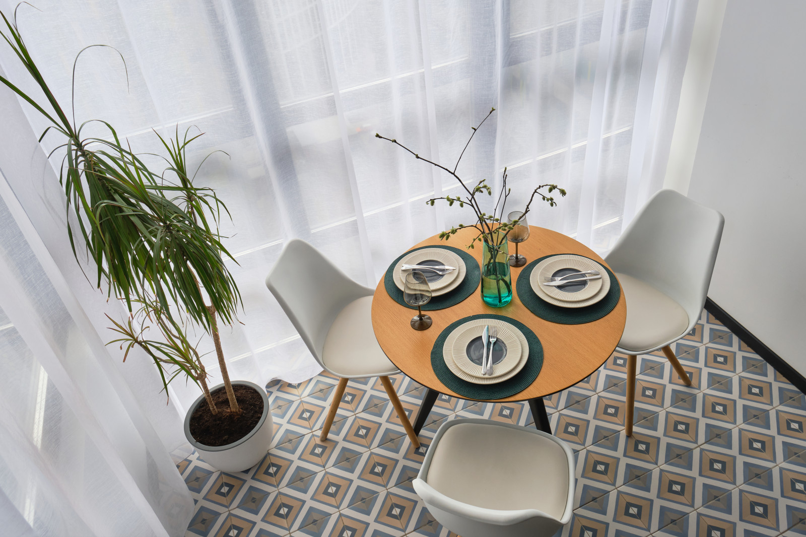 Современный интерьер для молодой семьи.