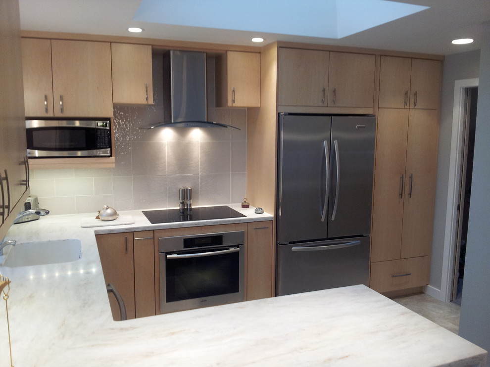 Trendy kitchen photo in Seattle