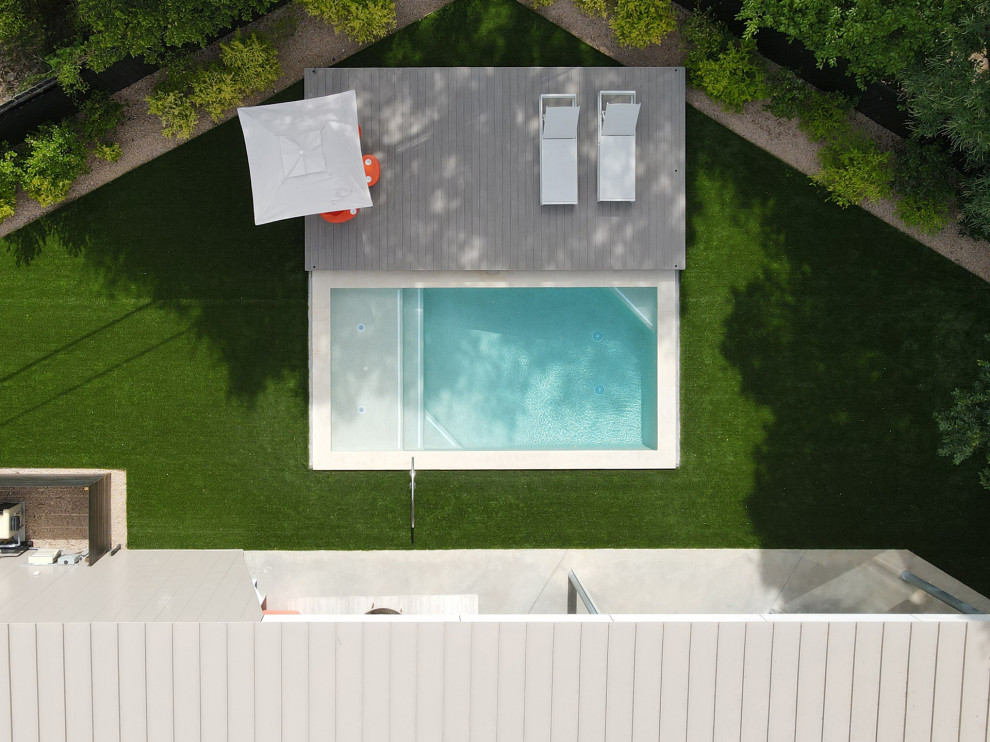 Kleiner Moderner Pool hinter dem Haus in rechteckiger Form in Austin