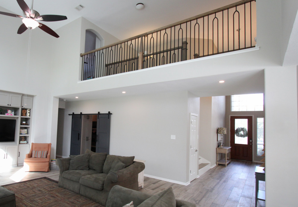 Home design - transitional home design idea in Austin