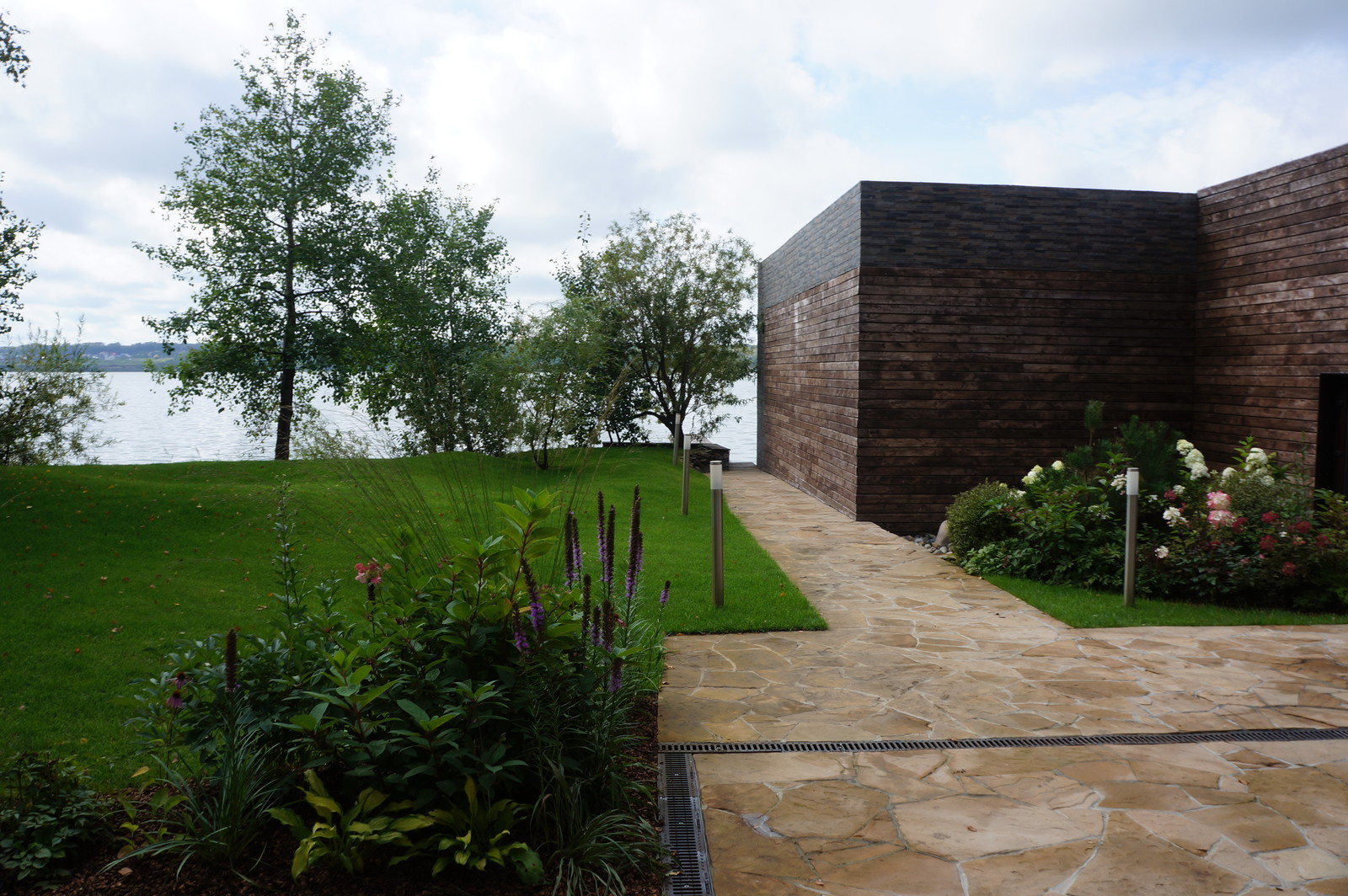 Усадьба на берегу залива