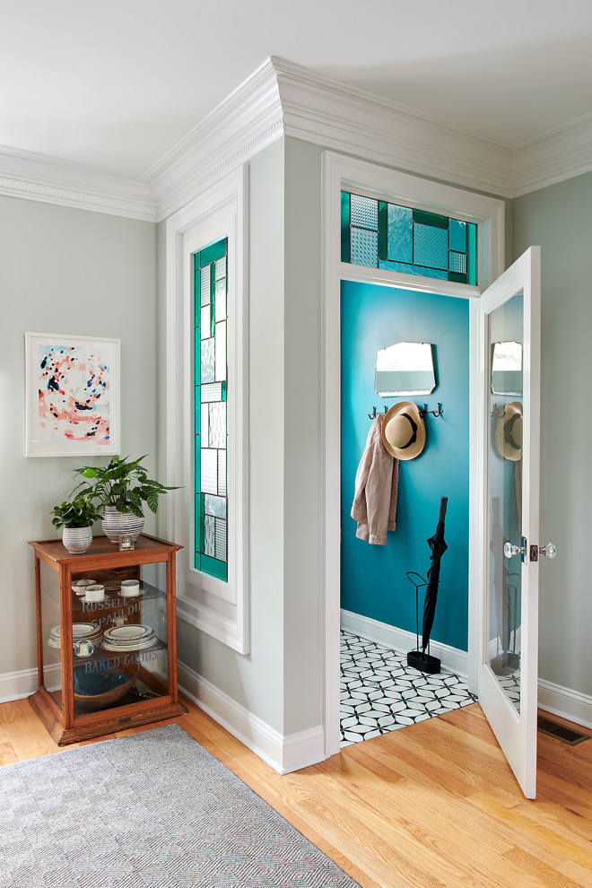 This is an example of a transitional entryway in Philadelphia.