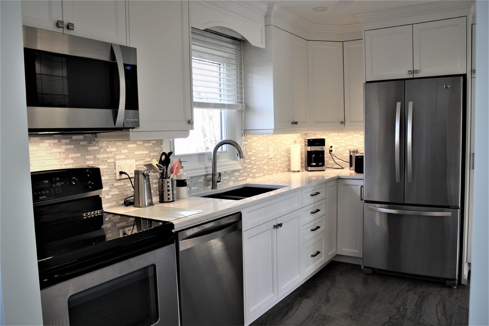 Inspiration for a transitional kitchen remodel in Toronto