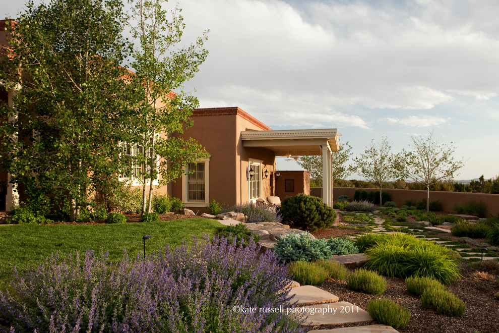 Inspiration for a mediterranean garden in Albuquerque.