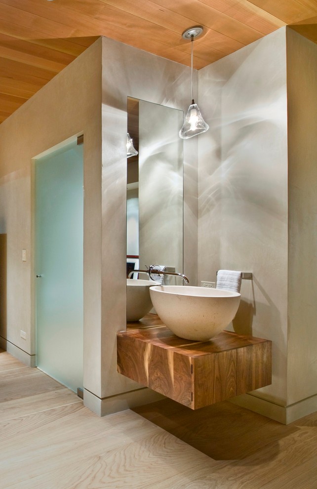 This is an example of a modern bathroom in Denver.
