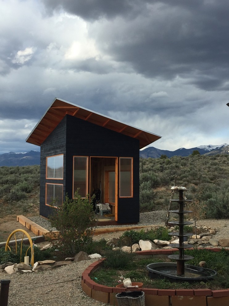Design ideas for a contemporary shed and granny flat in Albuquerque.
