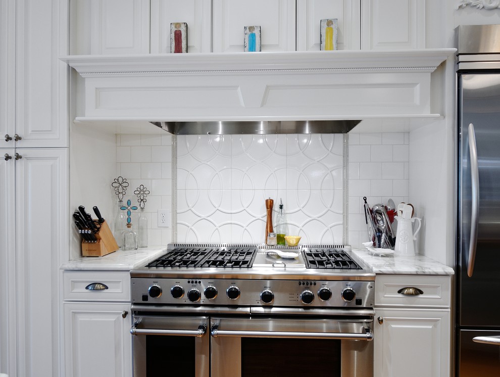 Design ideas for a traditional kitchen in Atlanta.
