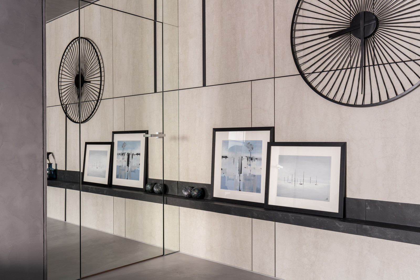 "Белый, серый и графит"