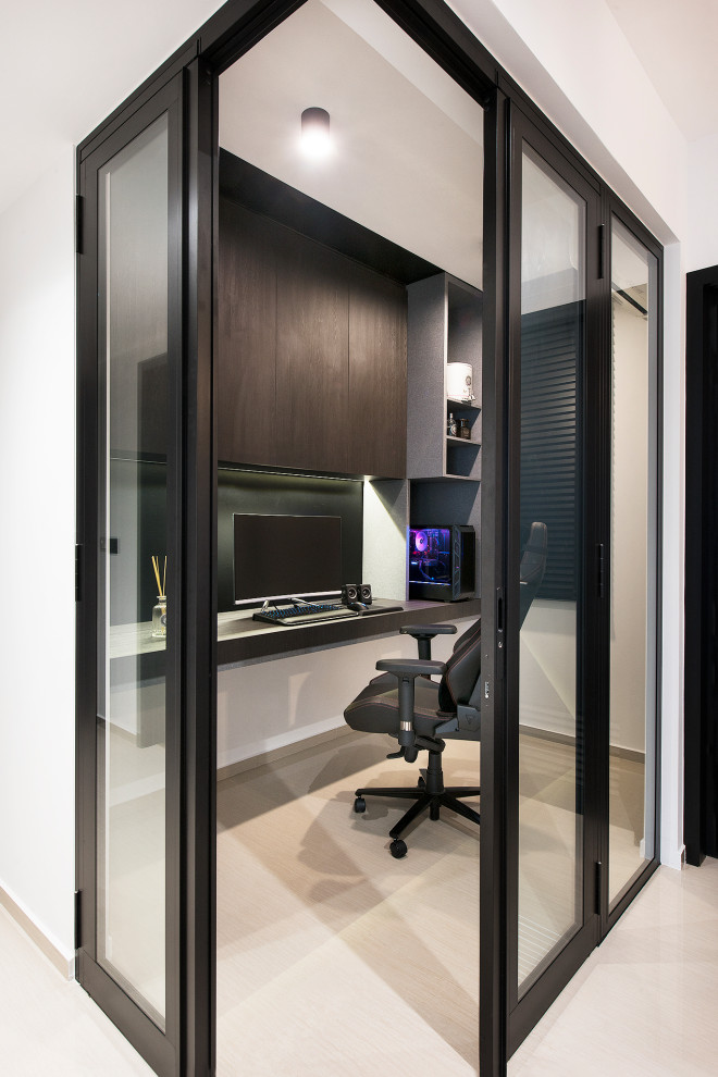 Contemporary home office in Singapore.
