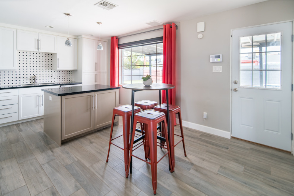 Kitchen - kitchen idea in Phoenix