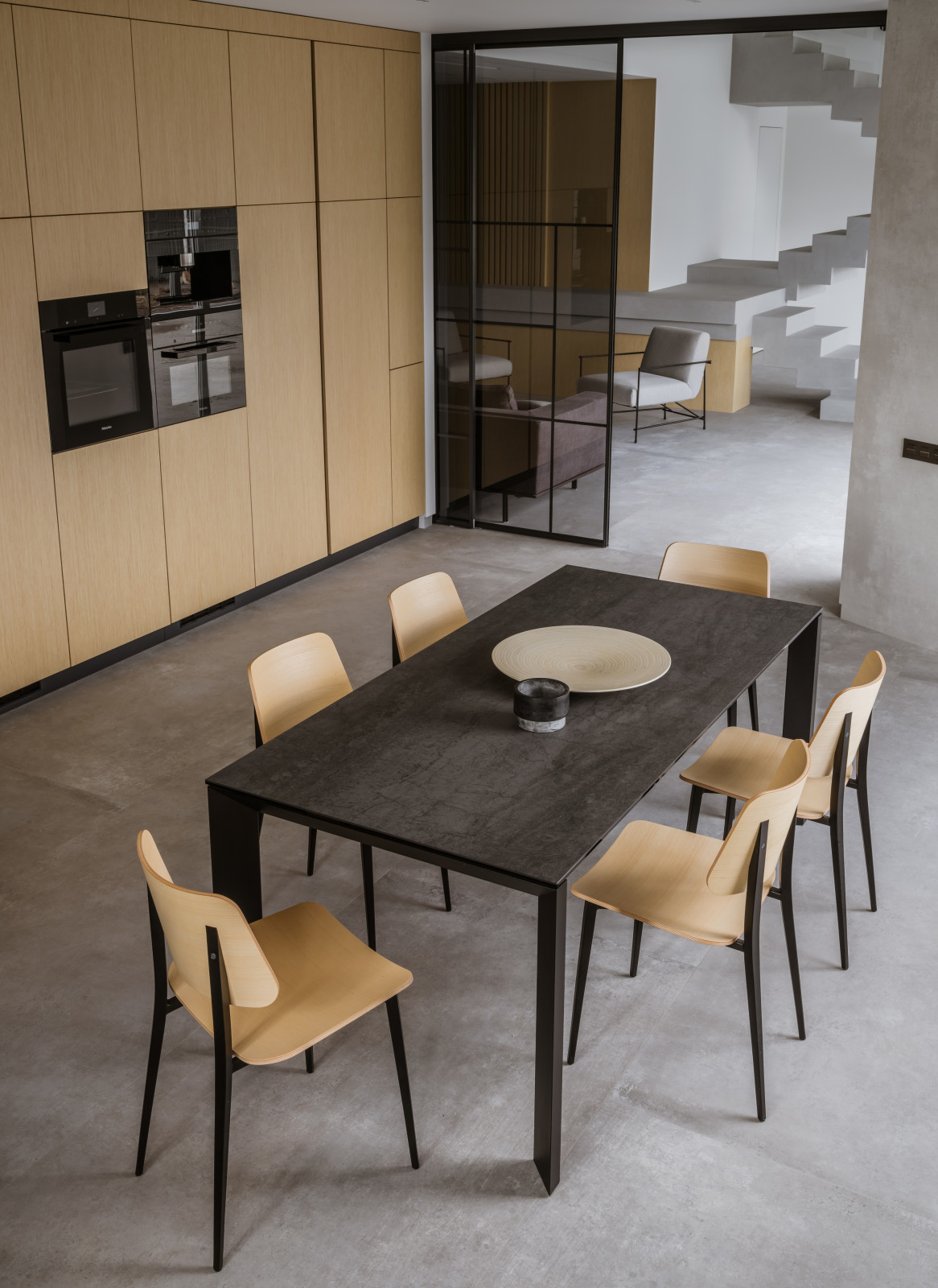 Дом с парящей лестницей