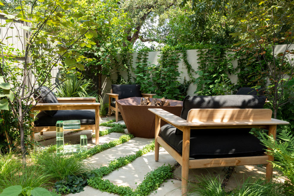 Patio - transitional patio idea in Austin