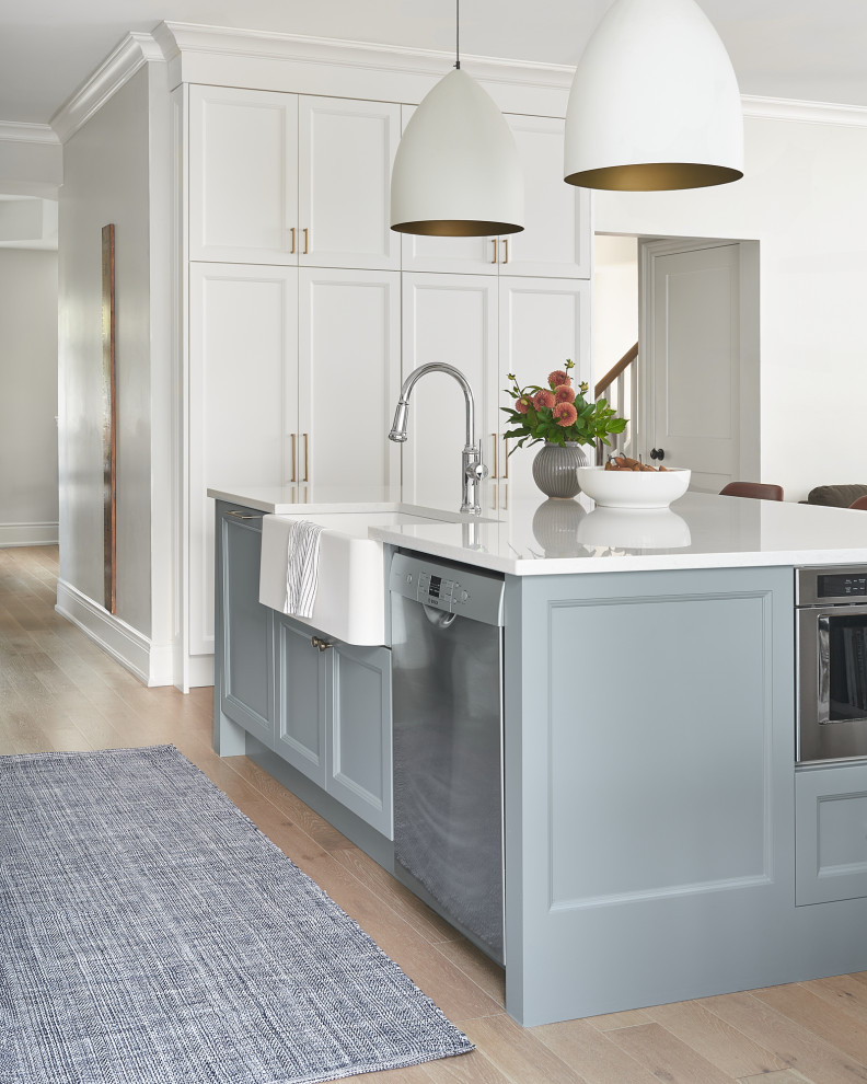 Transitional kitchen photo in Toronto