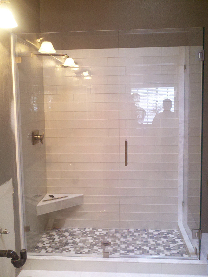 Inspiration for a mid-sized transitional 3/4 bathroom in Orange County with an alcove shower, white tile, glass tile, grey walls, porcelain floors, white floor and a hinged shower door.
